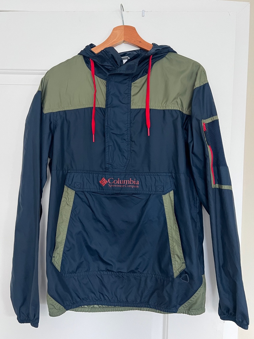 Columbia Challenger retro windbreaker, navy-olive-red, pull over quarter zip